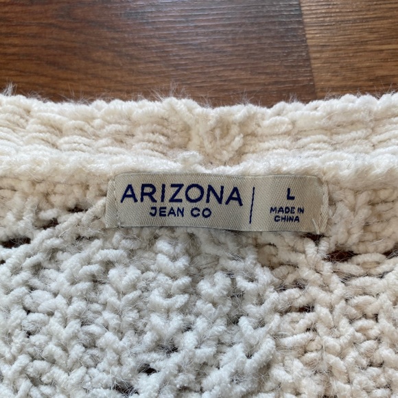 Arizona Jean Co White Fuzzy Short Sweater- Women’s Size Large - Picture 3 of 3